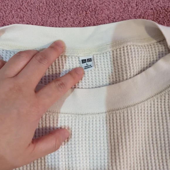 Uniqlo Sweater - Picture 2 of 4
